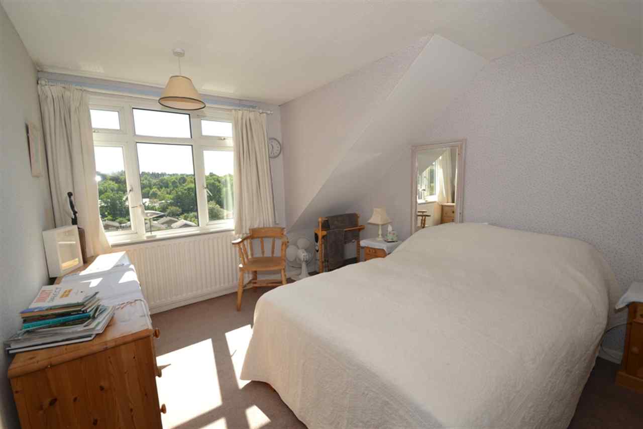 resized-2349823-bedroom 4.JPG